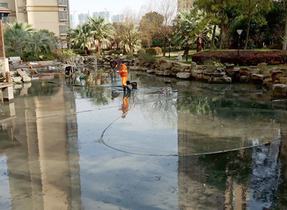 西畴景观池淤泥清理