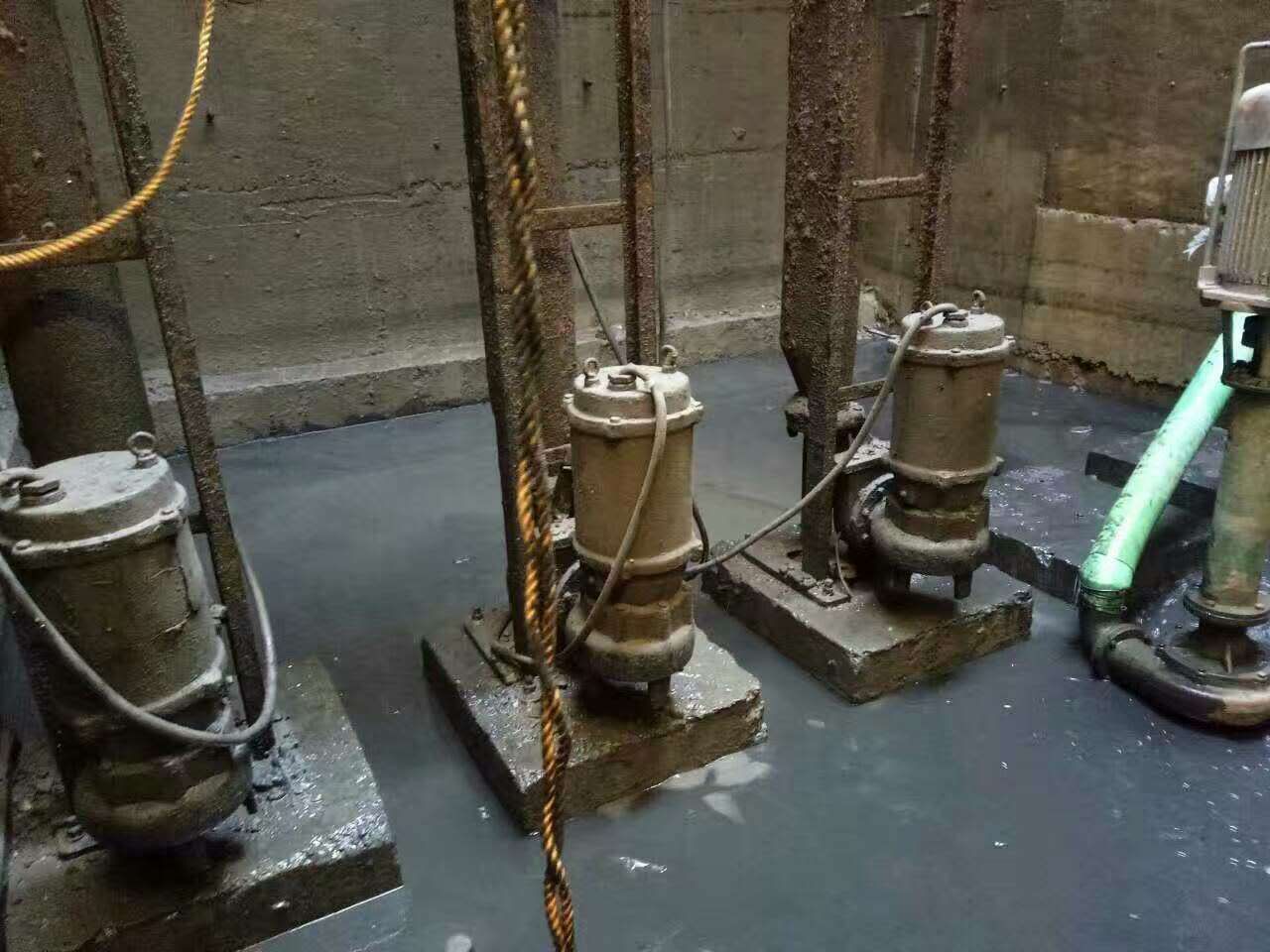 西畴污水池清理