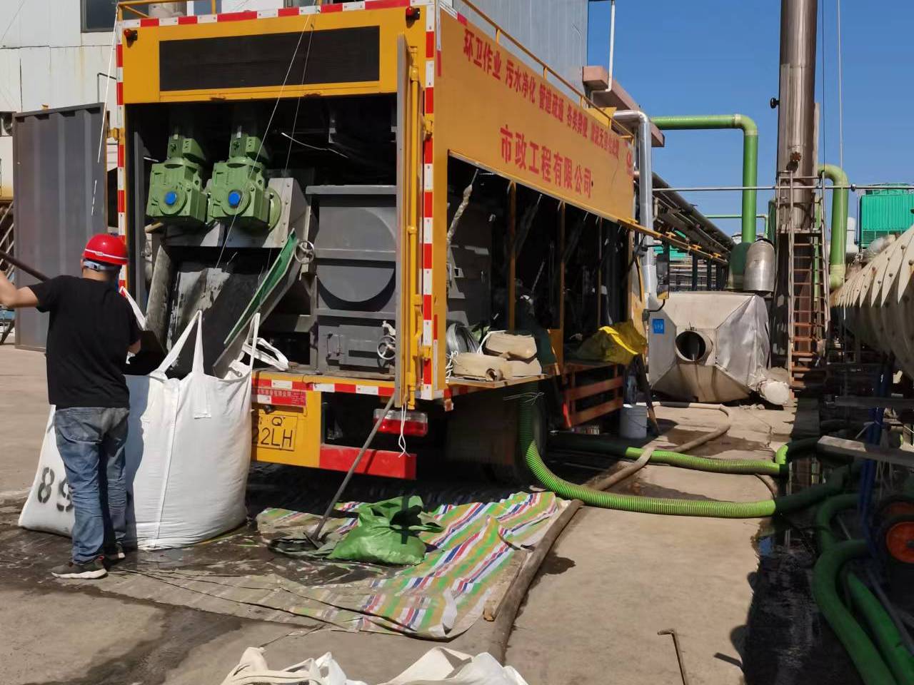 西畴淤泥压干处理