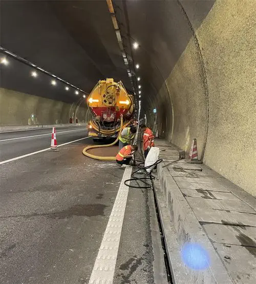 西畴隧道排水渠清淤